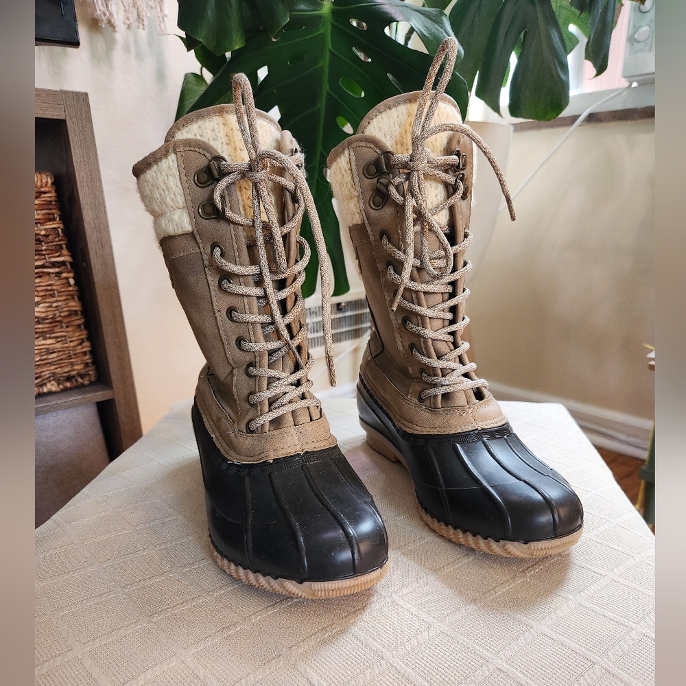 Women's Tan and Black Winter Boots